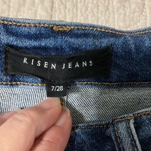 Risen Size 7 lightly distressed high rise crop jeans in worn dark blue